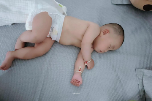 苏州三个月宝宝抬头不稳 苏州三个月宝宝抬头不稳